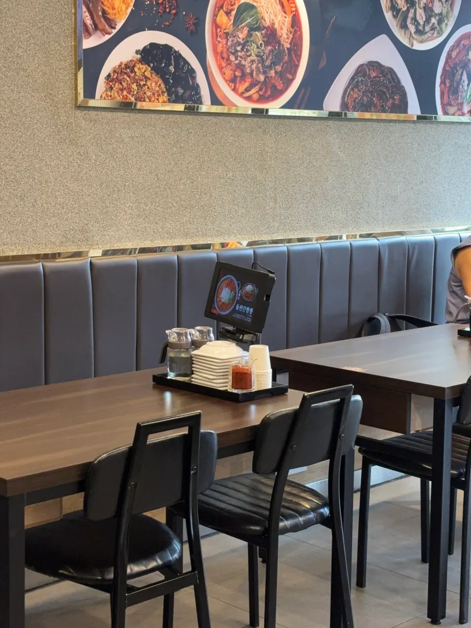 단무지와 양파를 담을 수 있는 셀프바