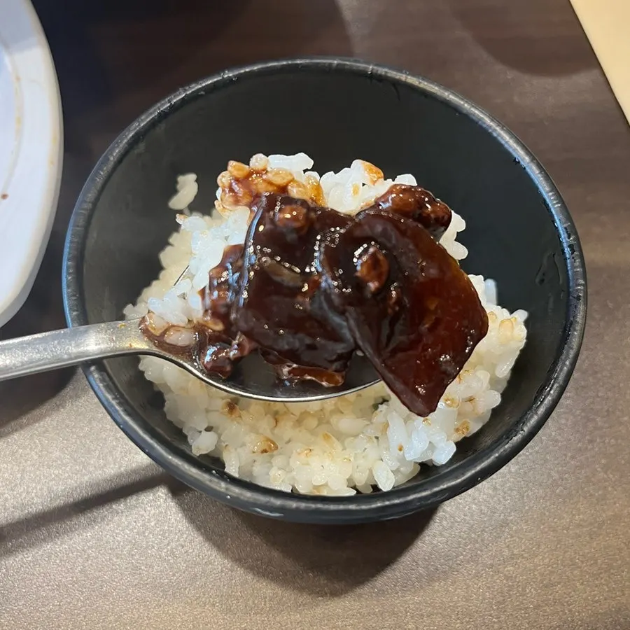 비벼 놓은 짜장면 클로즈업