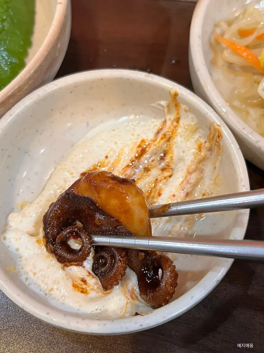 날치알 마요네즈에 찍은 쭈꾸미