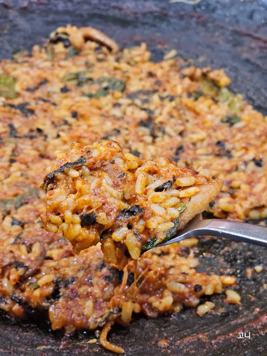 Hot plate at the final stage of the meal