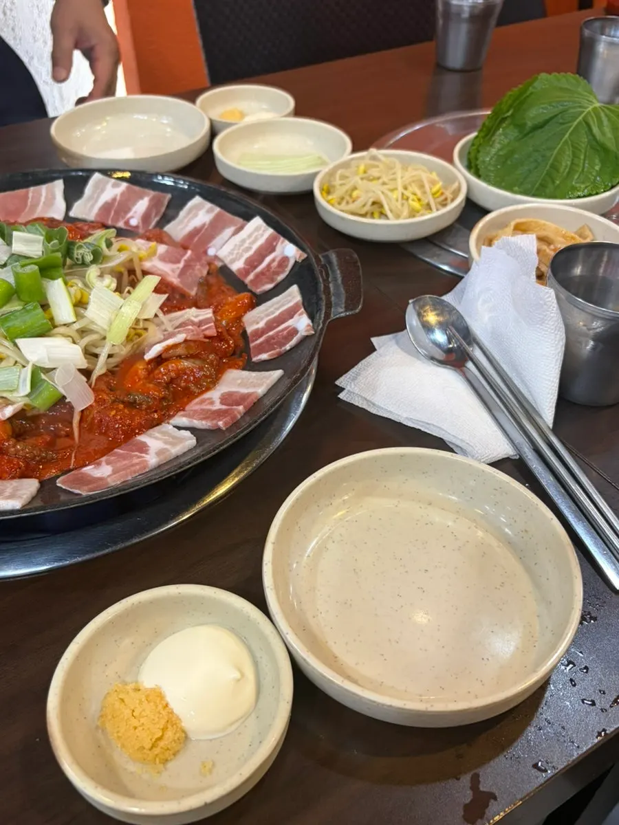 철판에 나온 쭈삼겹 3인분