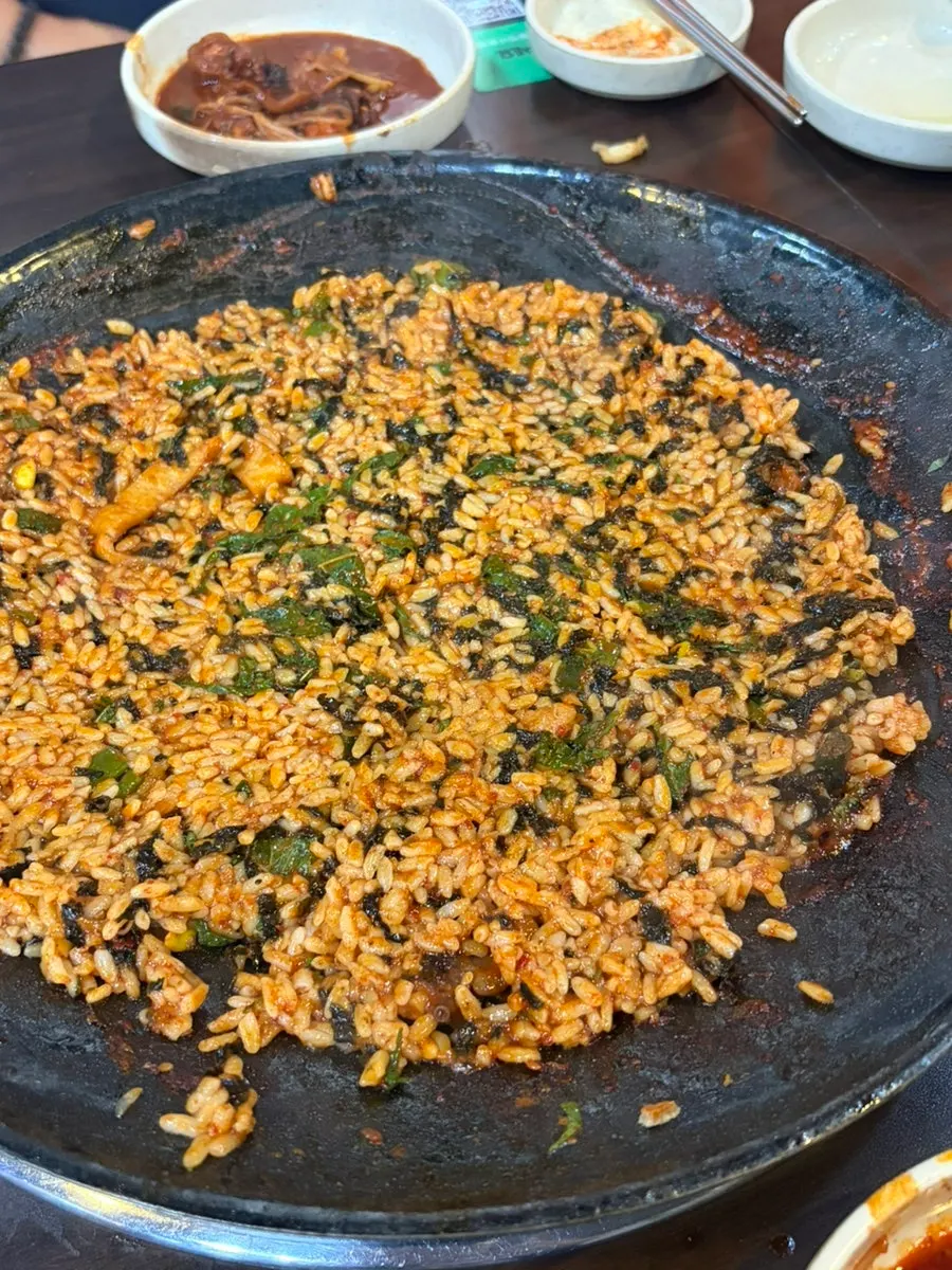 남은 양념에 볶은 날치알볶음밥