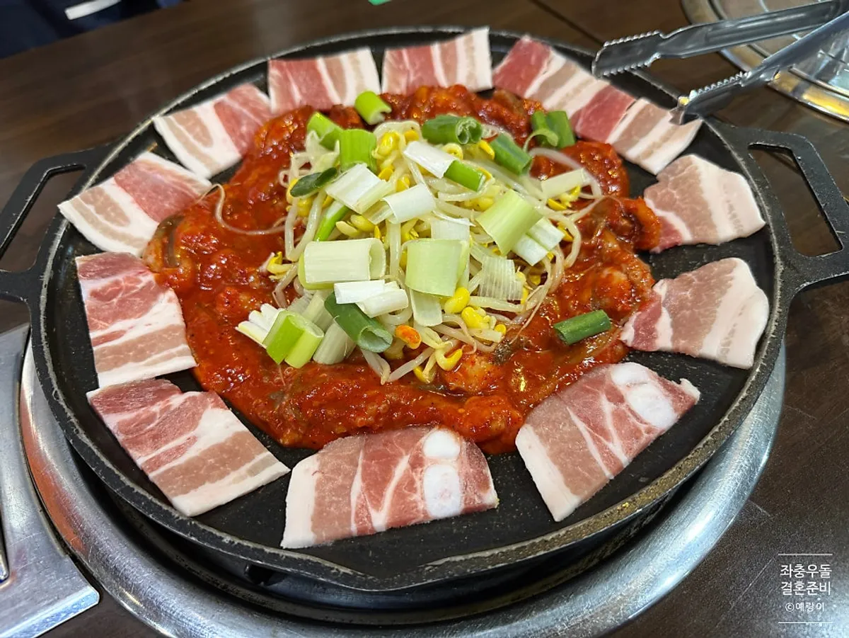 철판에 나온 쭈꾸미삼겹살 2인분