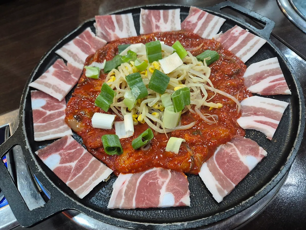 쭈꾸미와 함께 싸먹는 소스와 날치알