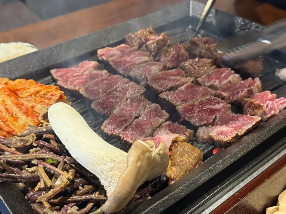 숯불에 올린 양념 우대갈비