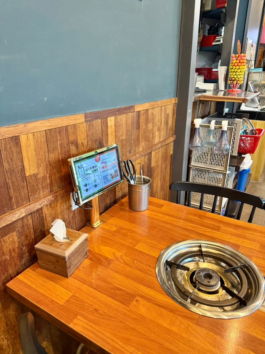 Table with griddle seating at Jju Baksa Magok Branch