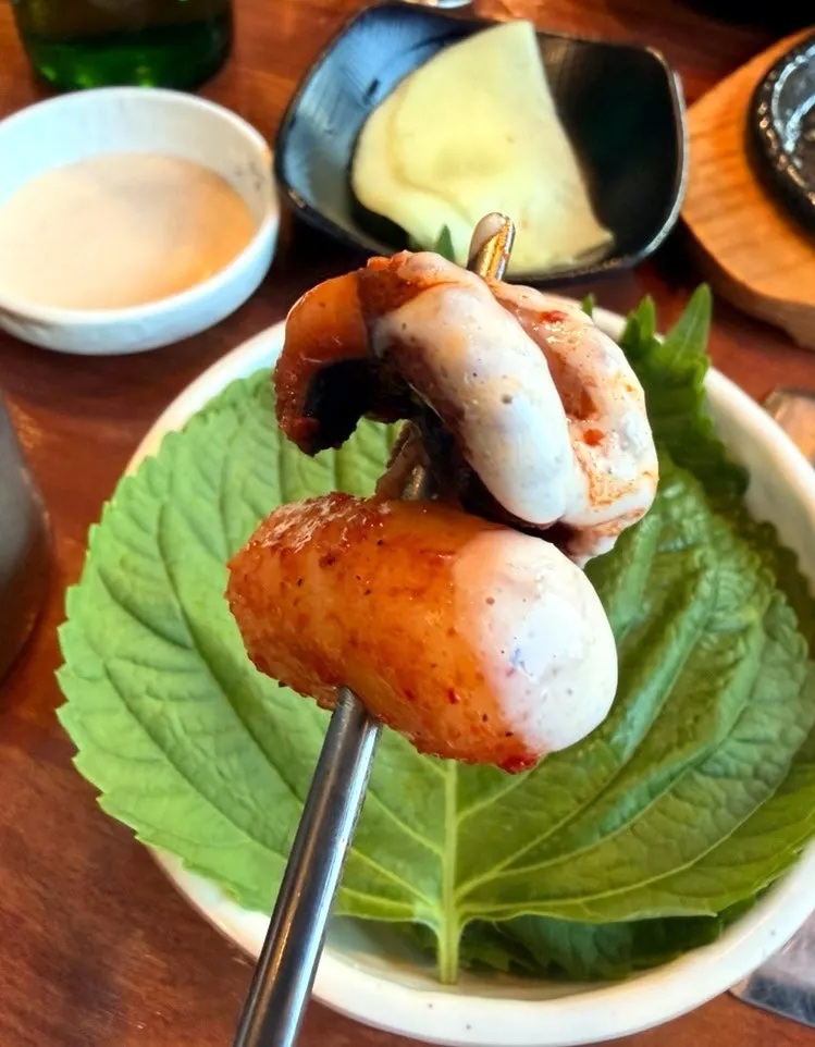특제 마요 소스에 찍은 쭈꾸미 쌈 조합