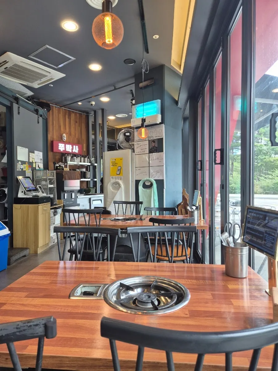 쭈박사 마곡점 테이블 세팅