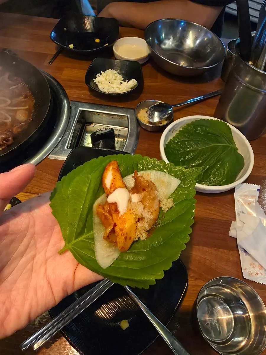 Octopus hot plate stir-fried with bean sprouts
