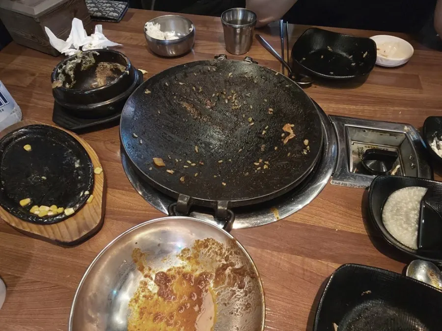 A completely cleaned hot plate