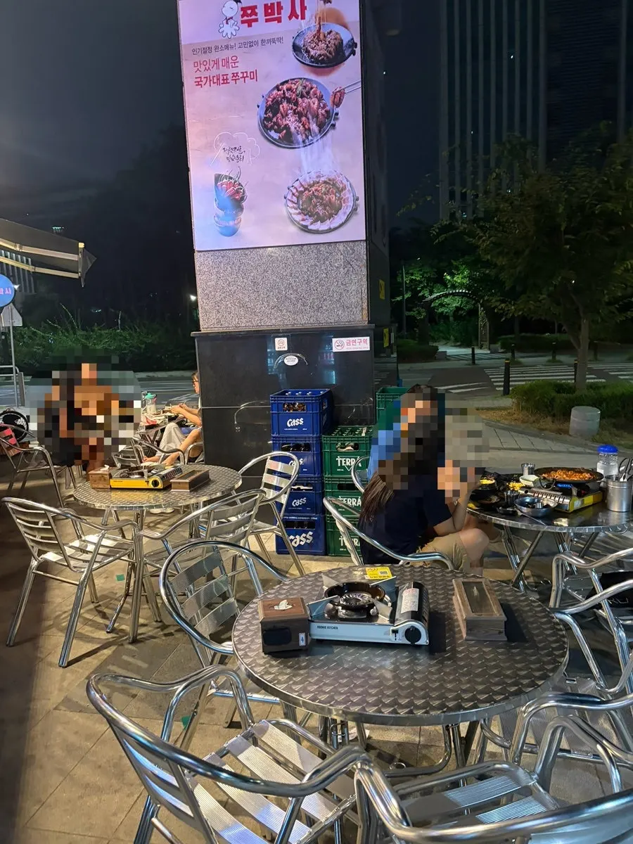 Outdoor tables at Jju Baksa Magok Branch