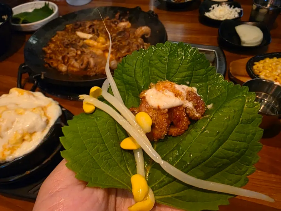거의 다 익은 철판 쭈꾸미와 우삼겹