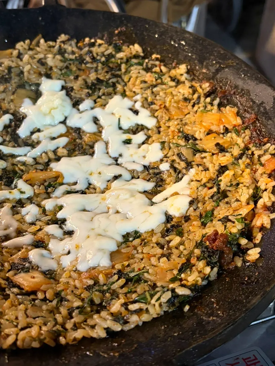 Ingredients for the bokkeumbap prepared as part of the set