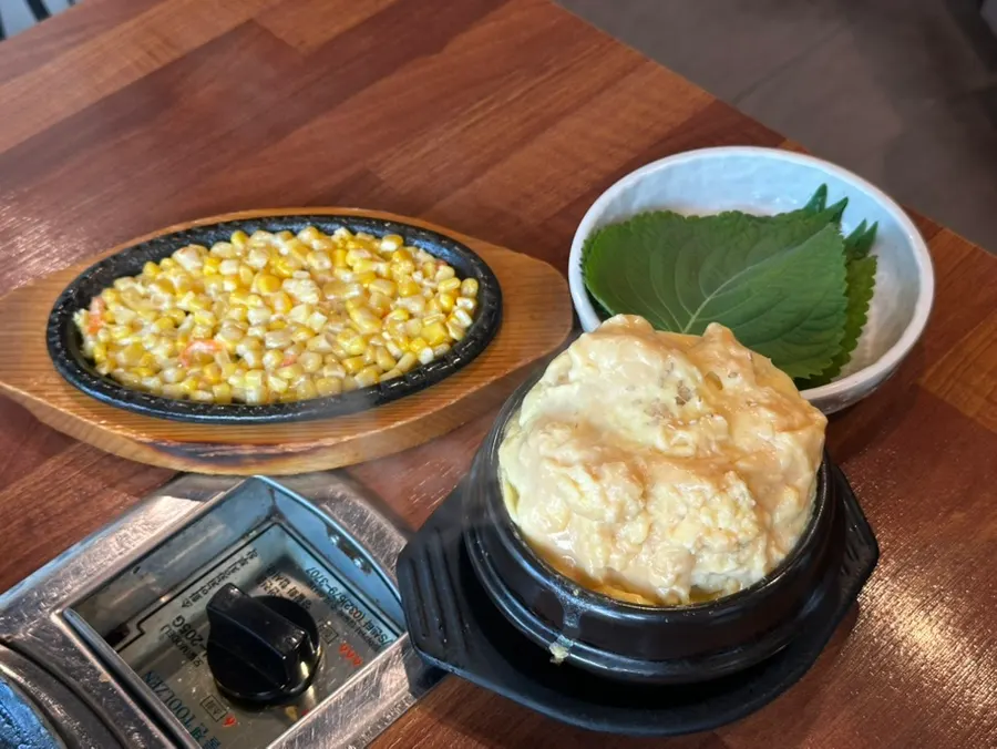 세트로 나온 철판 콘옥수수와 계란찜