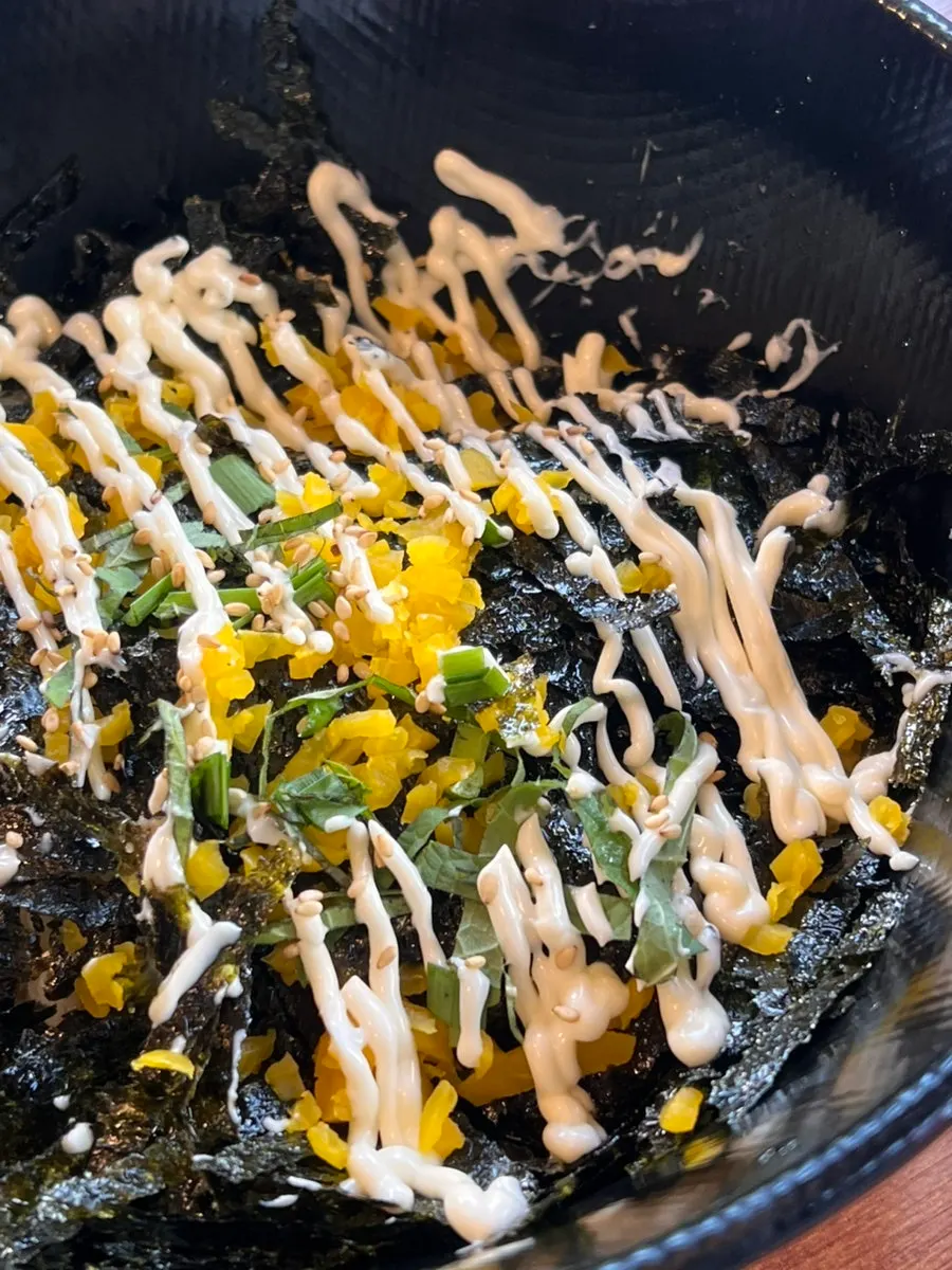 깻잎과 무쌈, 천사채가 놓인 쌈 재료