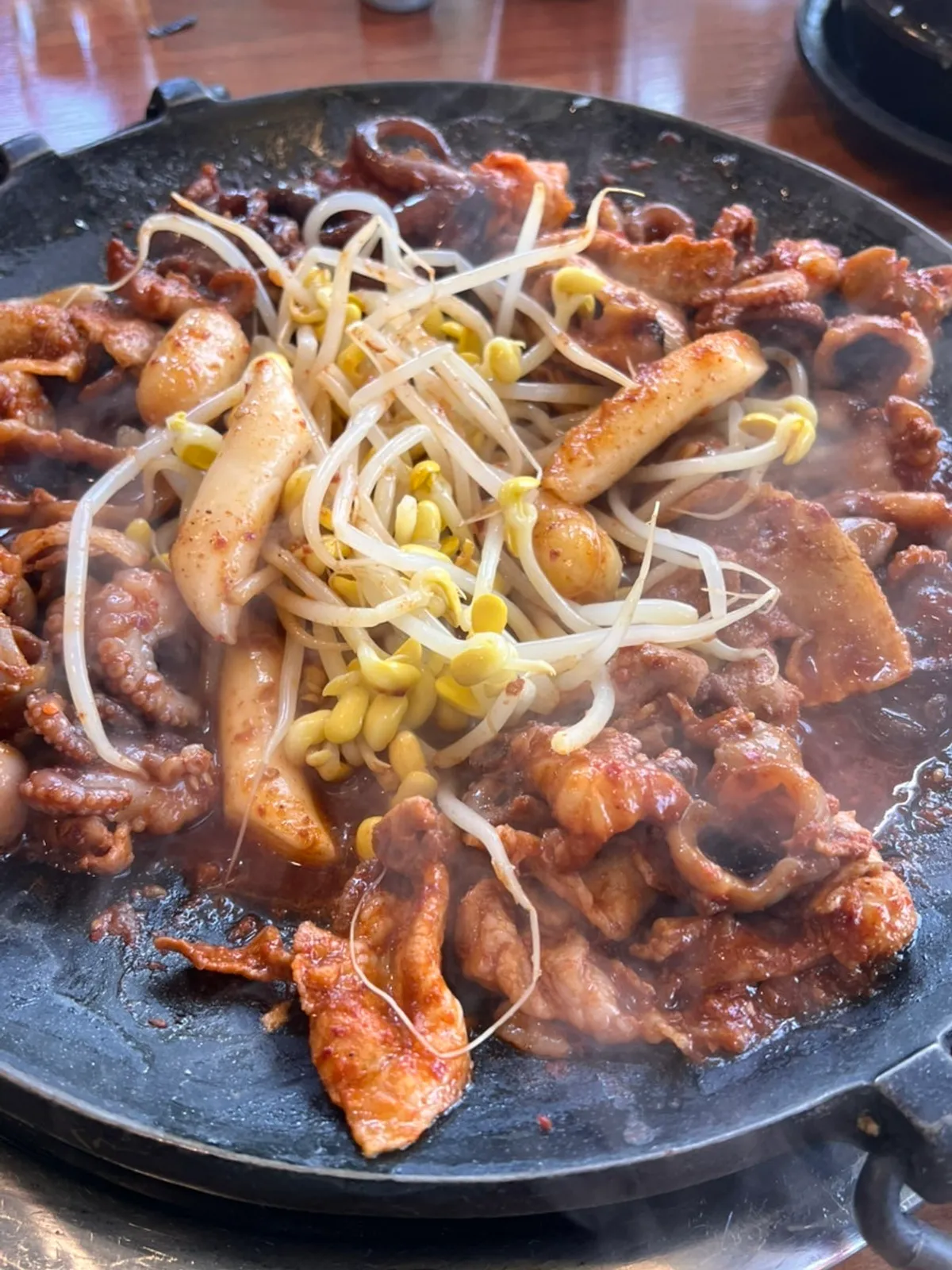 철판에 나온 삼겹쭈꾸미