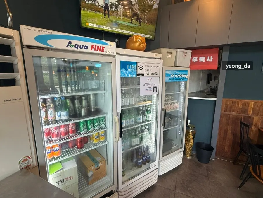 매장 앞 야외테이블 자리