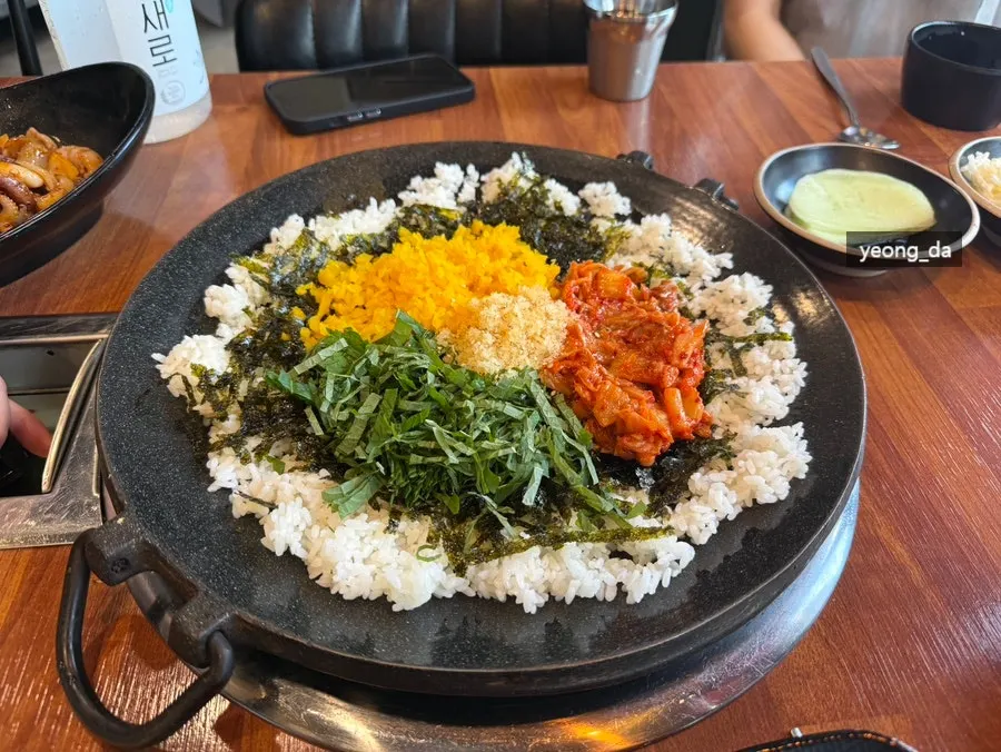 철판에서 볶아지는 쭈꾸미