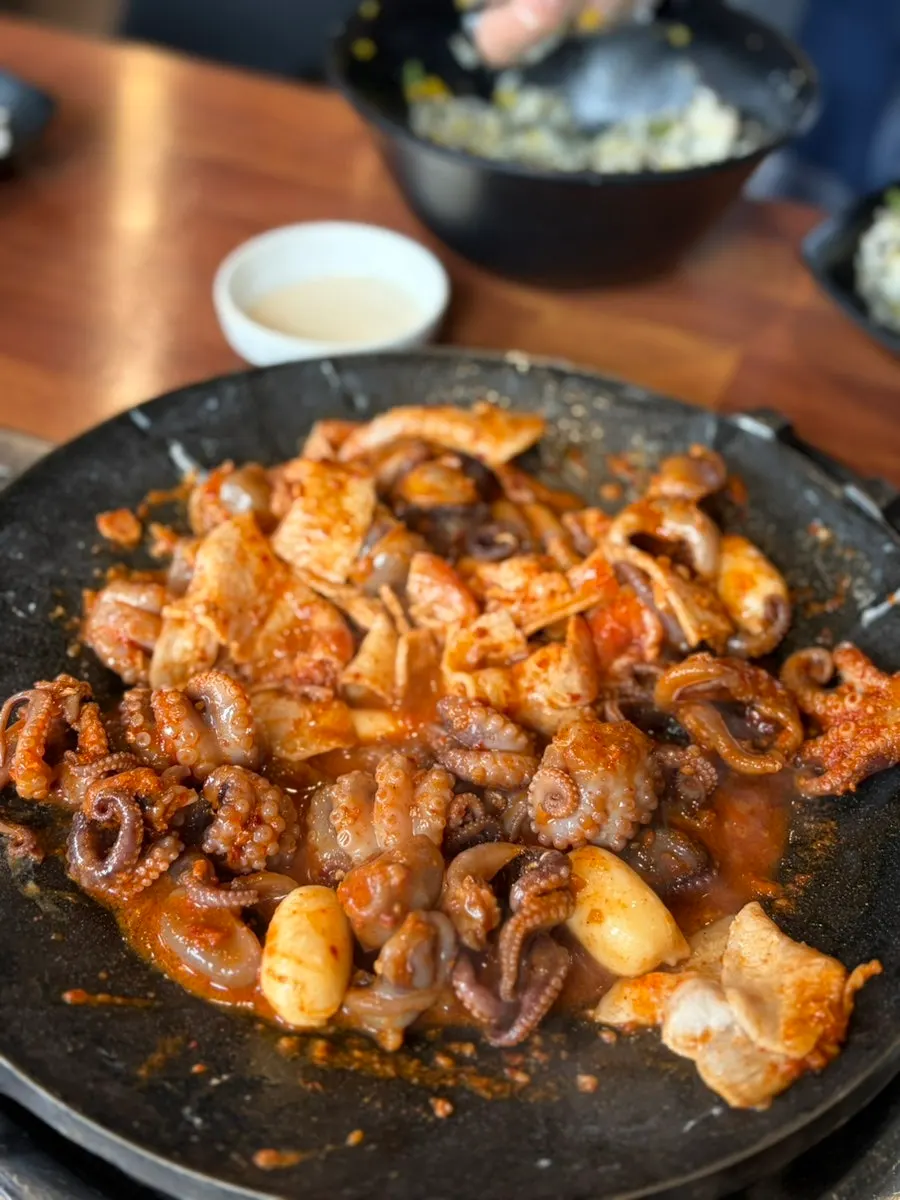 순한맛으로 주문한 쭈삼겹 철판 볶음