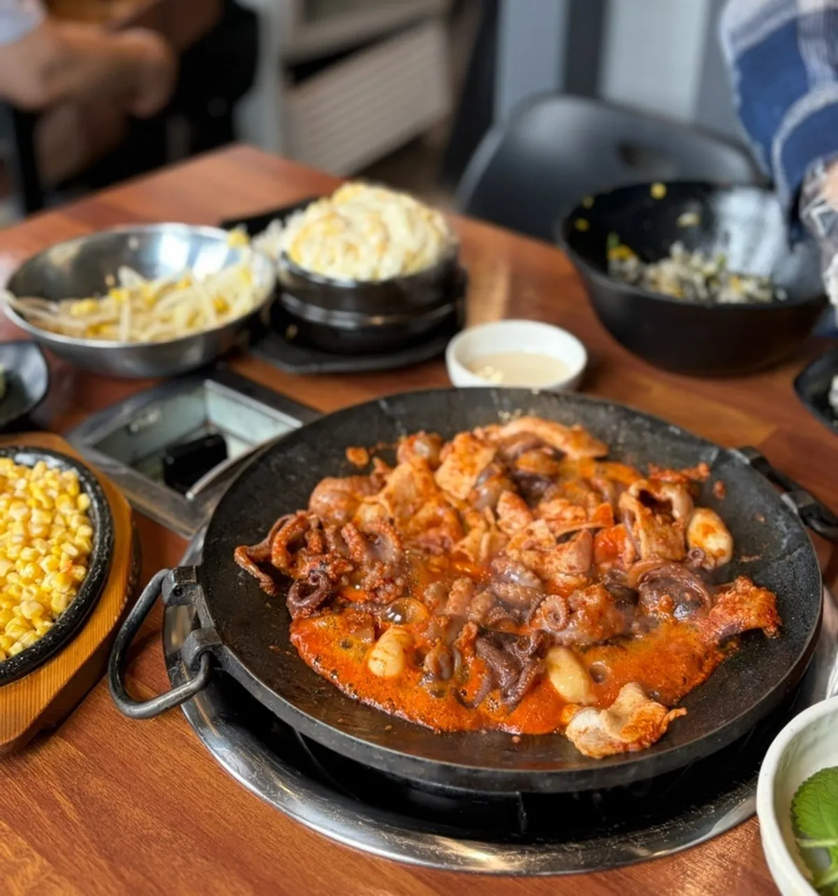 탱글한 쭈꾸미와 삼겹살 볶음 클로즈업