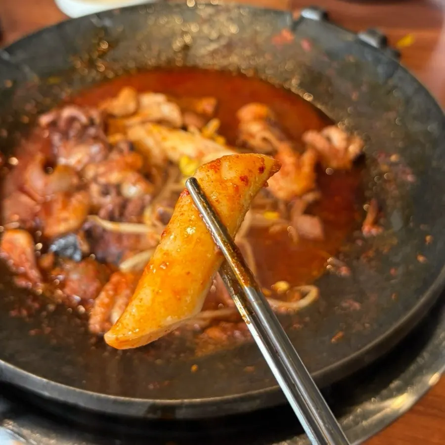 철판 속 치즈떡과 일반떡