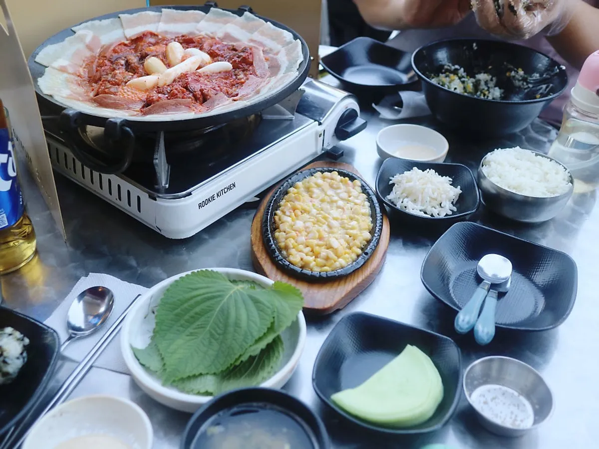 깻잎과 콩나물무침 등 기본 반찬 한상