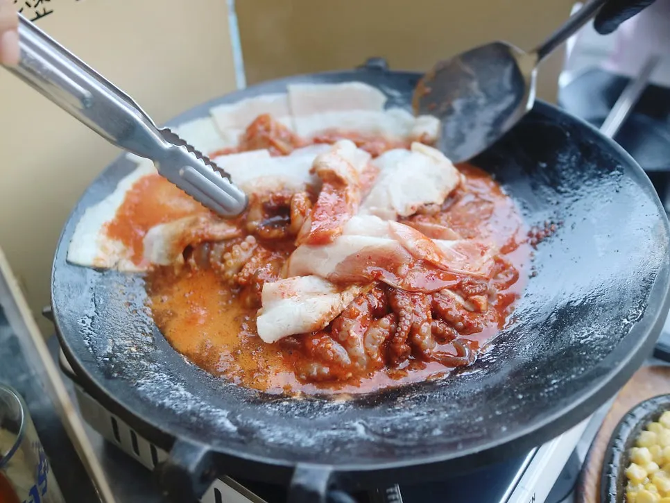 완성되어 가는 쭈삼 철판볶음