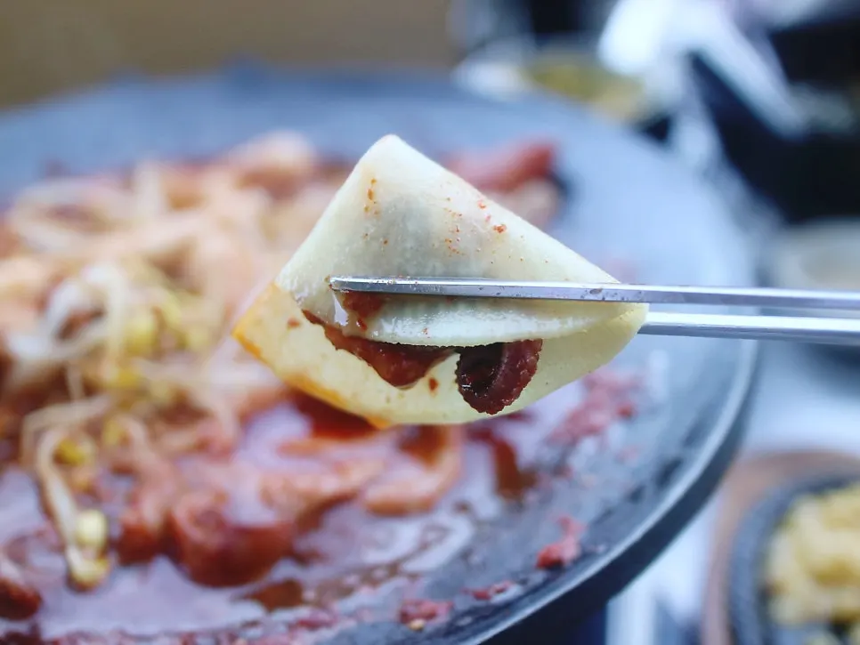무쌈에 싸 먹는 쭈꾸미와 삼겹살