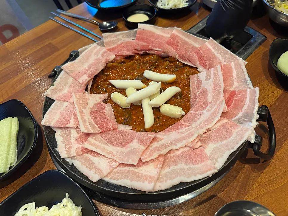 쭈박사 마곡점 철판쭈삼겹 상차림