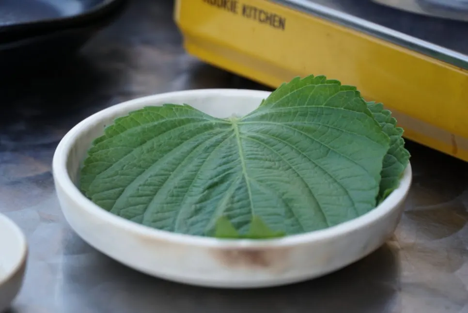추가로 받은 깻잎과 밑반찬