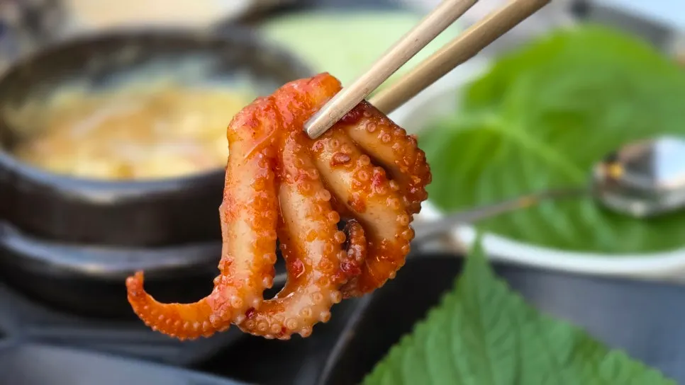 치즈가 녹은 쭈꾸미 철판 한쪽