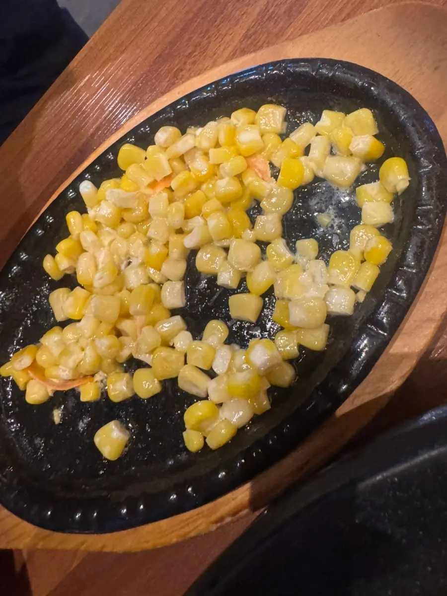 알까지 올린 깻잎 쌈 한입