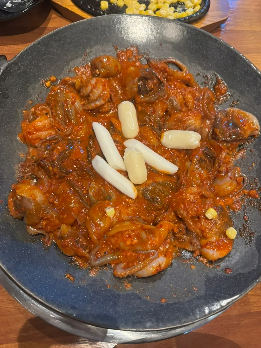 알치즈를 곁들인 쭈꾸미 철판