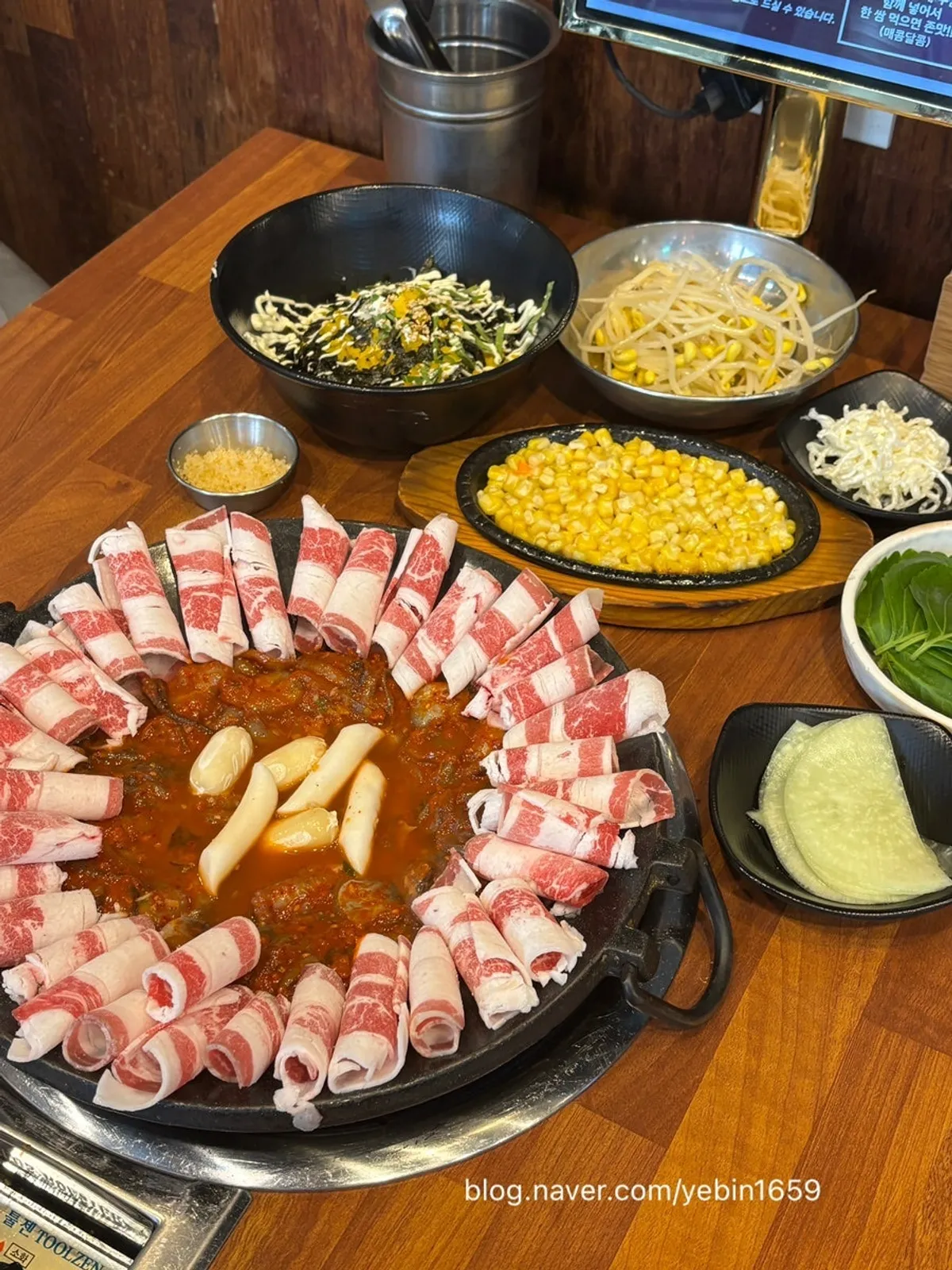 Signature photo of the octopus hot plate at Jju Baksa Magok Branch