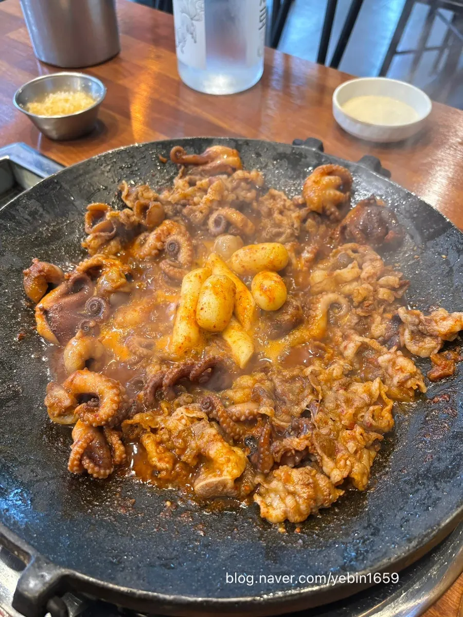 Close-up of beef brisket mixed with sauce