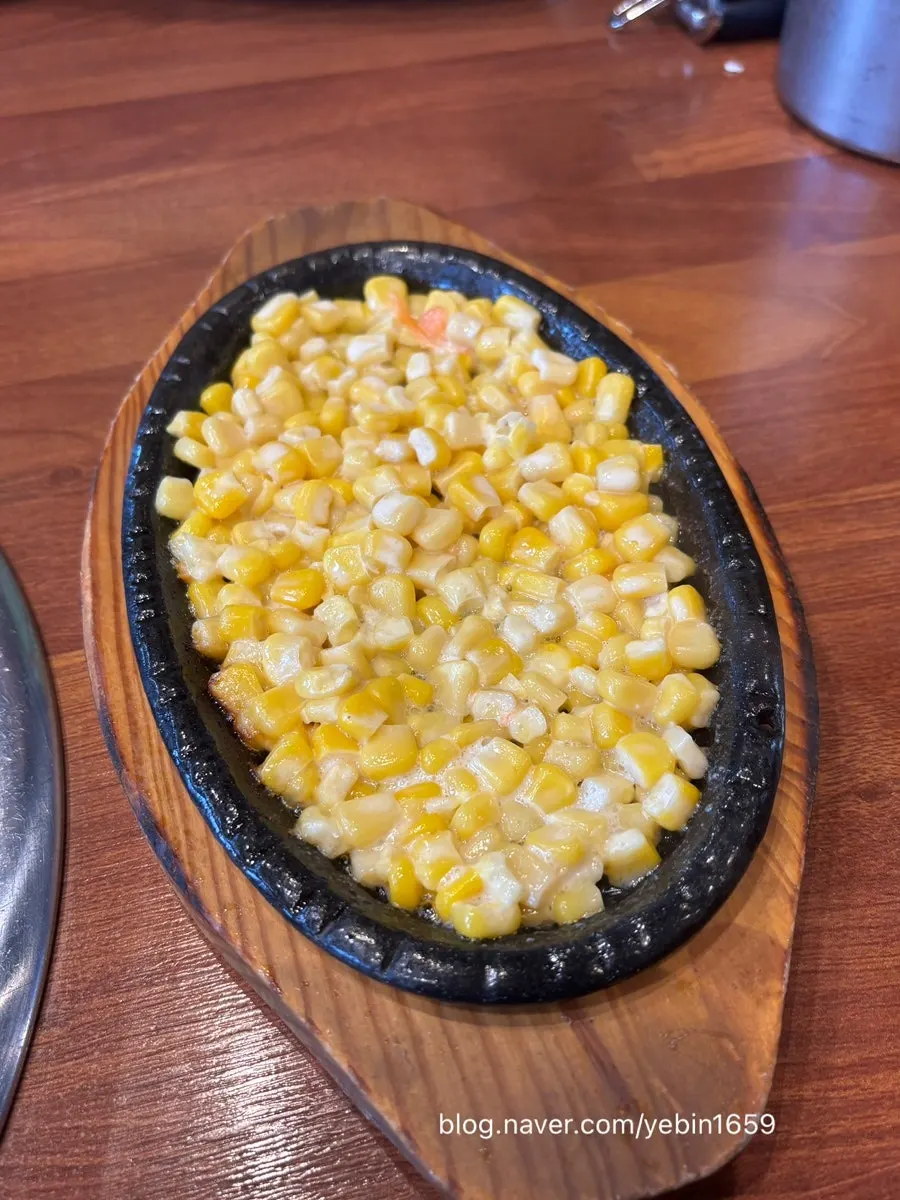 Corn kernels served on the hot plate