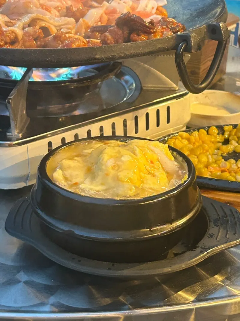 세트 구성에 포함된 뚝배기 게살 달걀찜