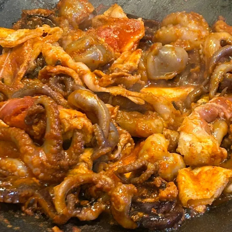 보통맛으로 볶은 철판 쭈꾸미 삼겹살
