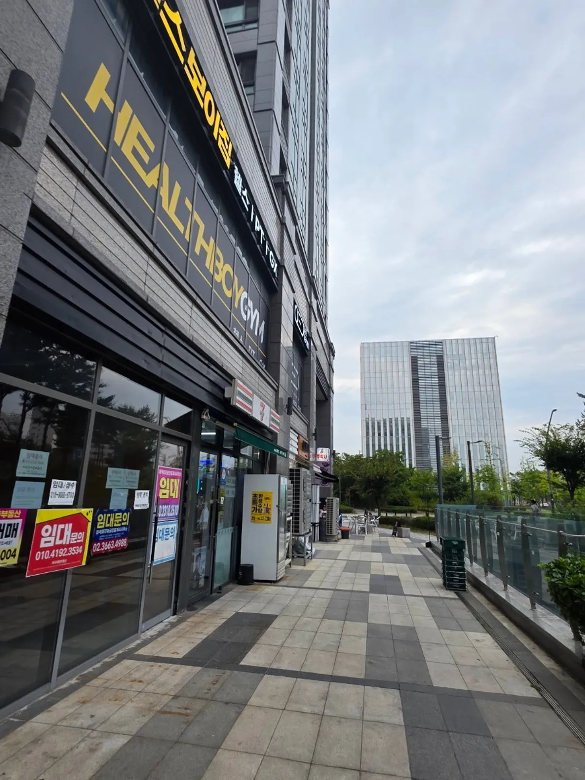 대방디엠시티2차 1층 쭈박사 마곡점 입구