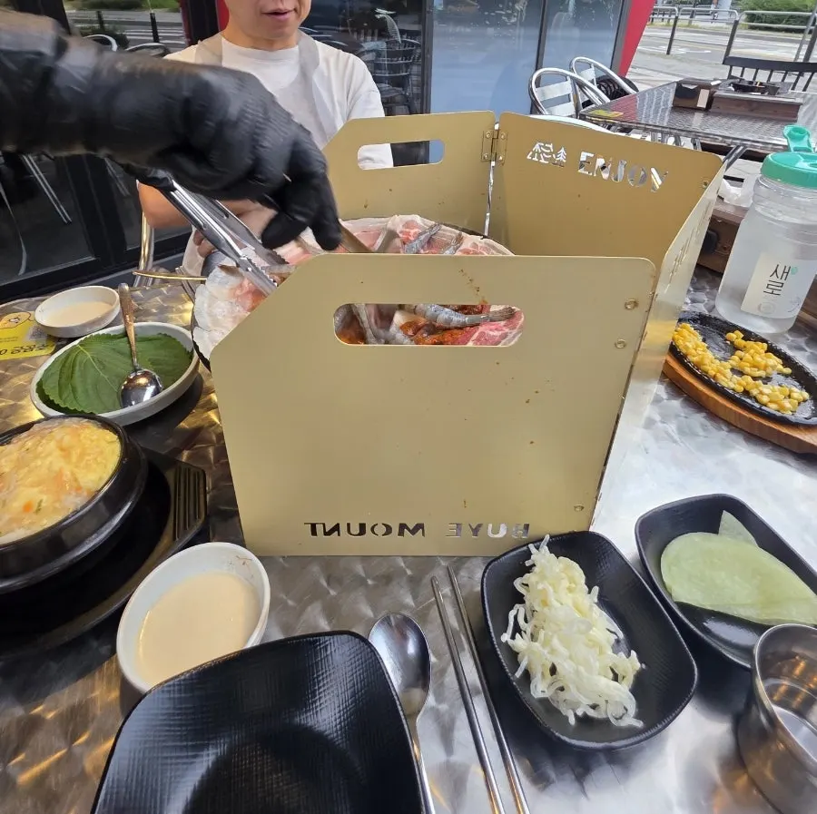서비스 메뉴로 선택한 게살 계란찜