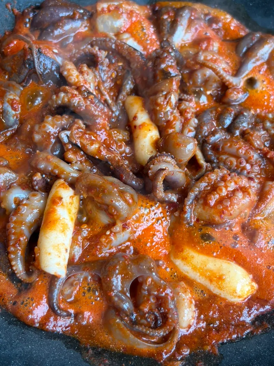 Mild-spice octopus on the hot plate