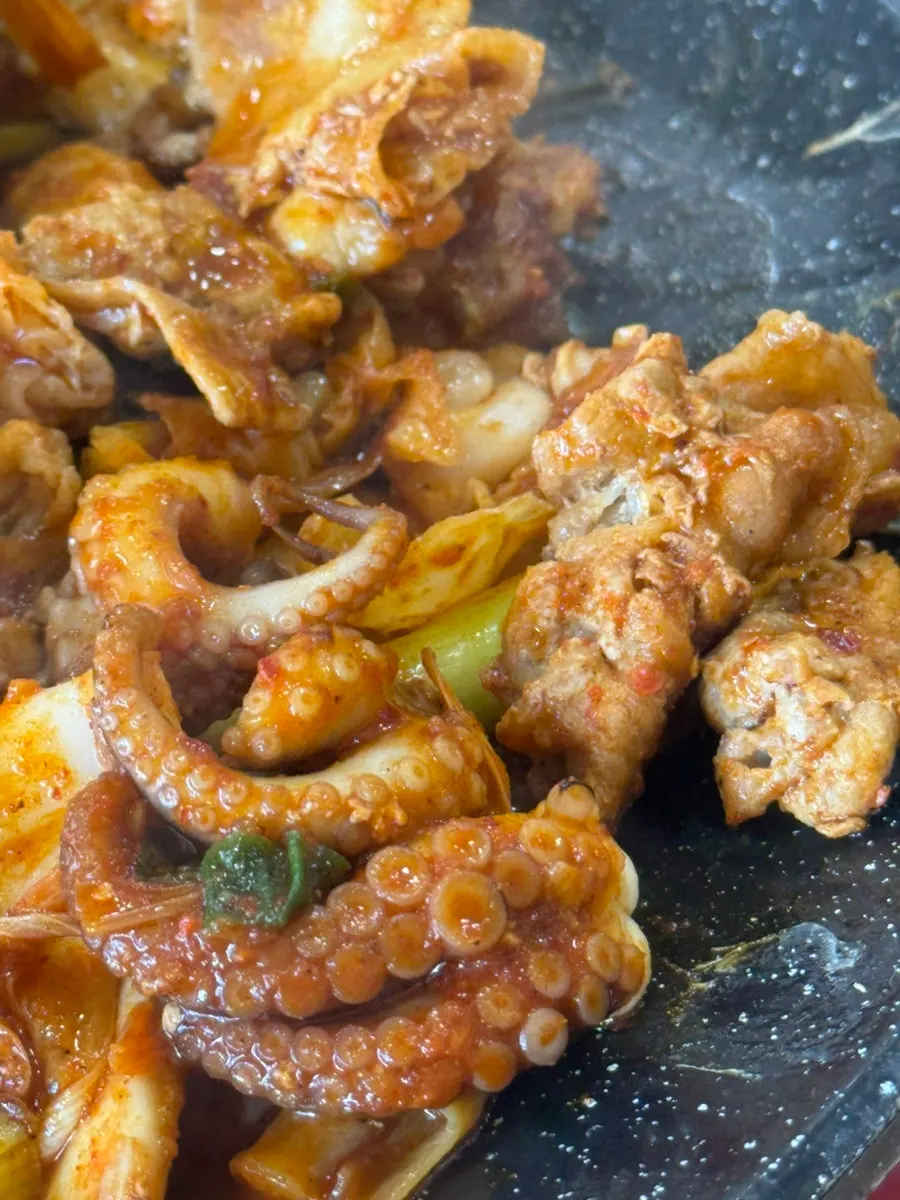 Side dishes served with the jjukkumi