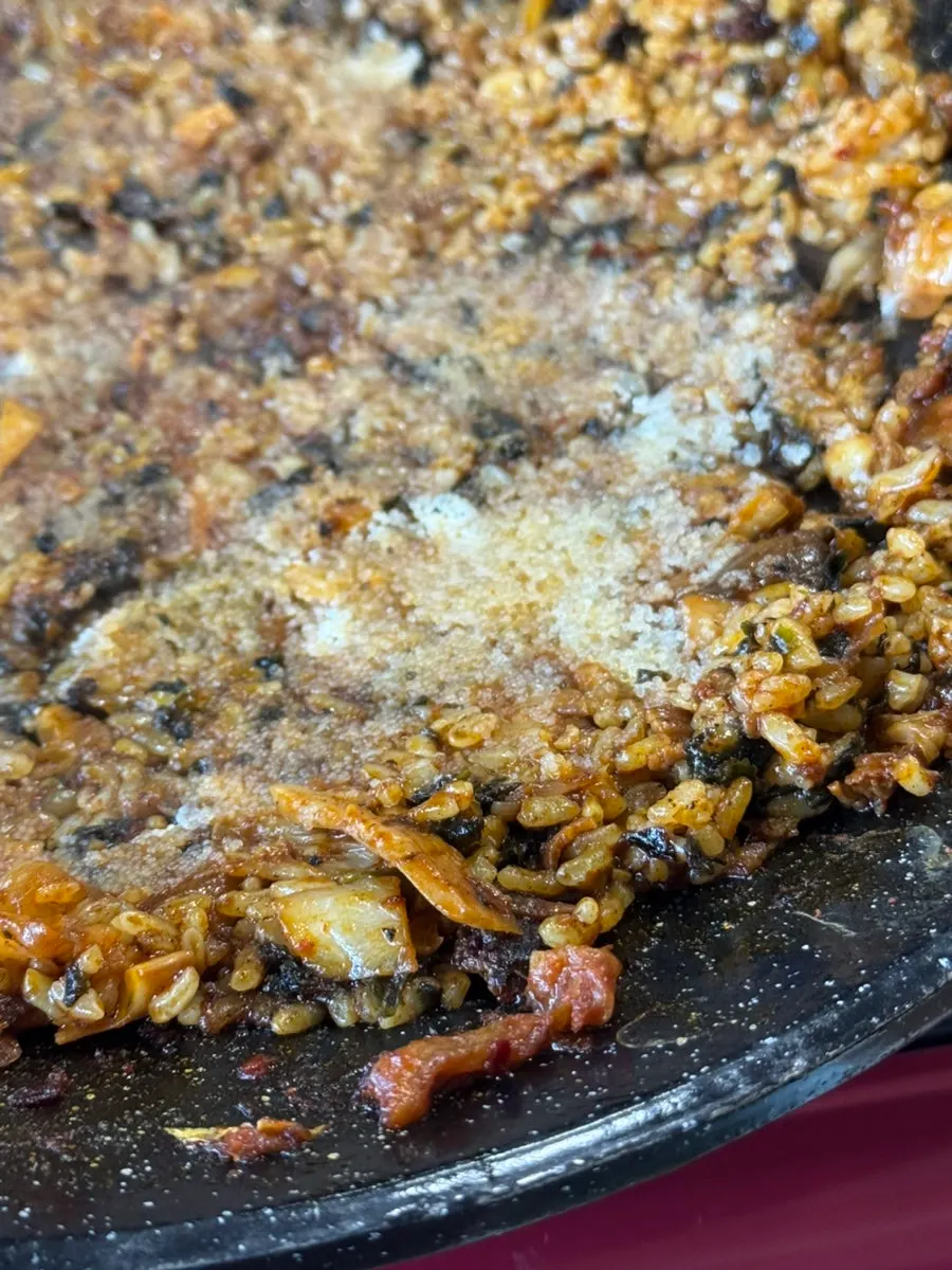 Fried rice pressed and stir-fried on the hot plate