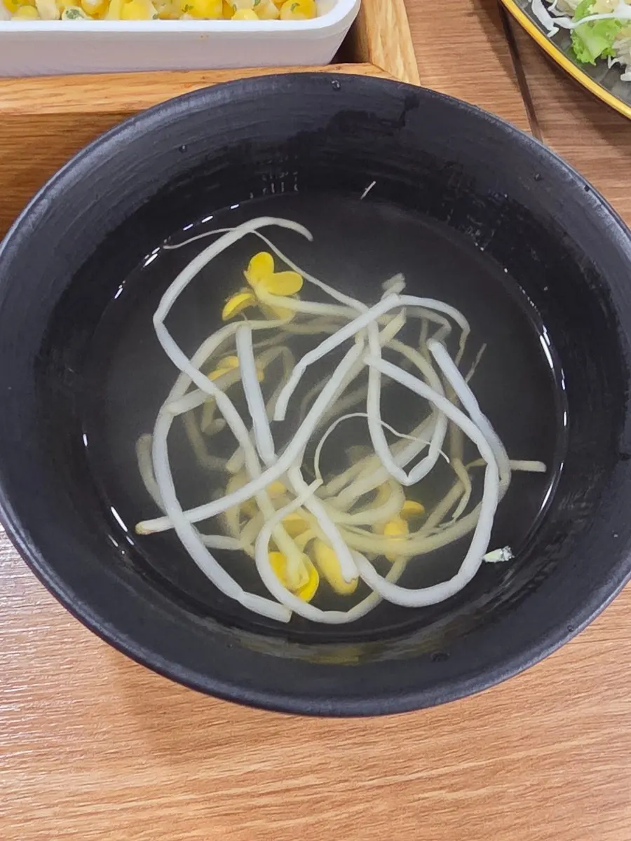 Basic table setting at Jjukkumi Sinnara