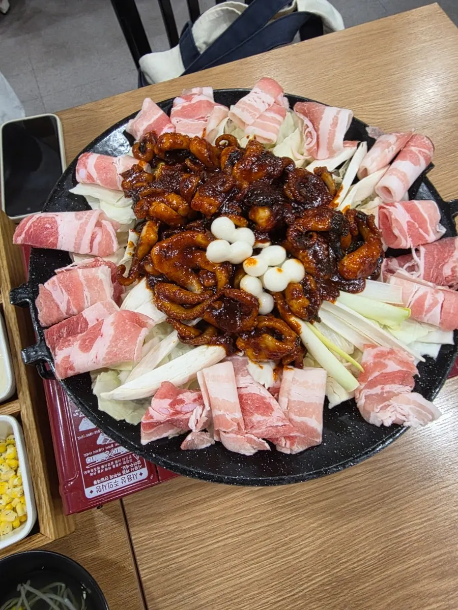 Salad plate with a tasty dressing