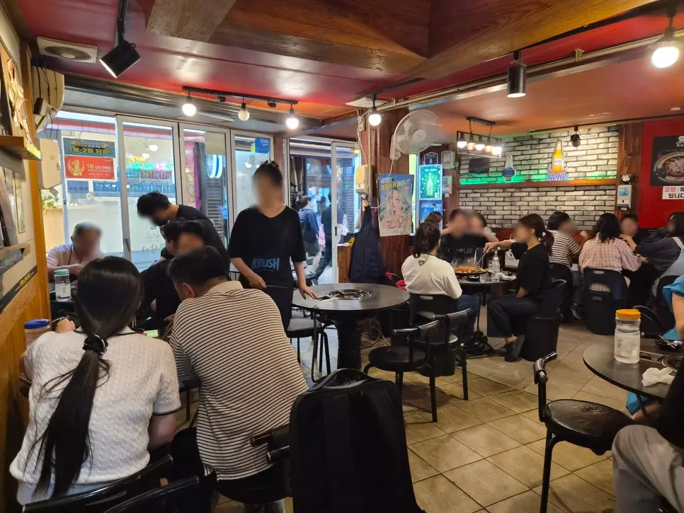 Interior of Jjuksami Cheonho Main Branch with weekday evening customers