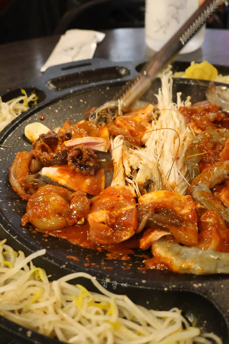 불판에 올라간 쭈꾸미새우삼겹살볶음