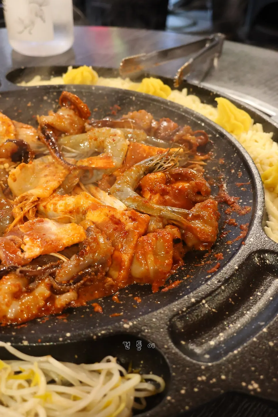 재료가 꽉 찬 쭈꾸미새우삼겹살볶음 한 판