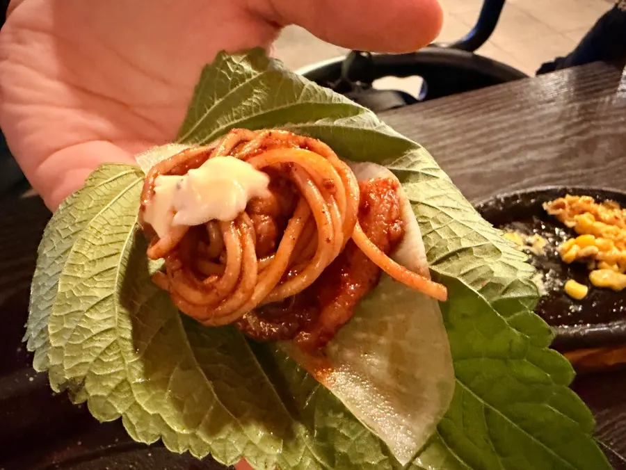 Spaghetti sari stir-fried in the pan