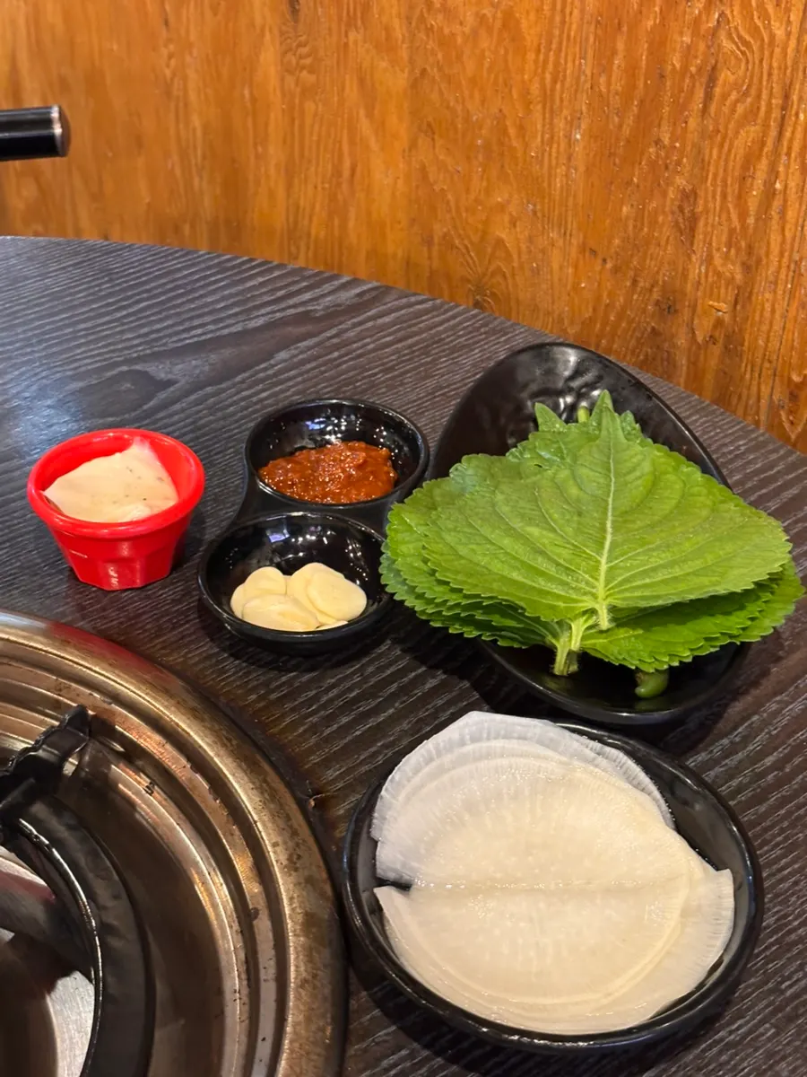 쭈꾸미 사리와 볶음밥이 적힌 메뉴 구성